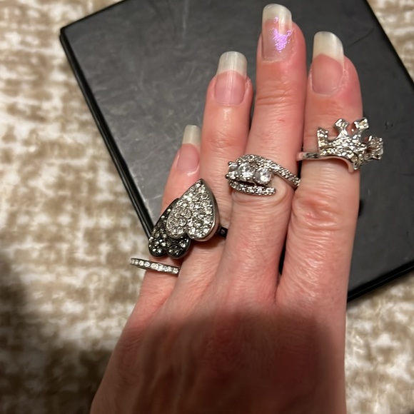 4 rings bundle 1 Guess ring 💍 😍😱 - Picture 8 of 8